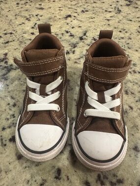 Kids Brown Converse High-Top Sneakers with White Toe size 8